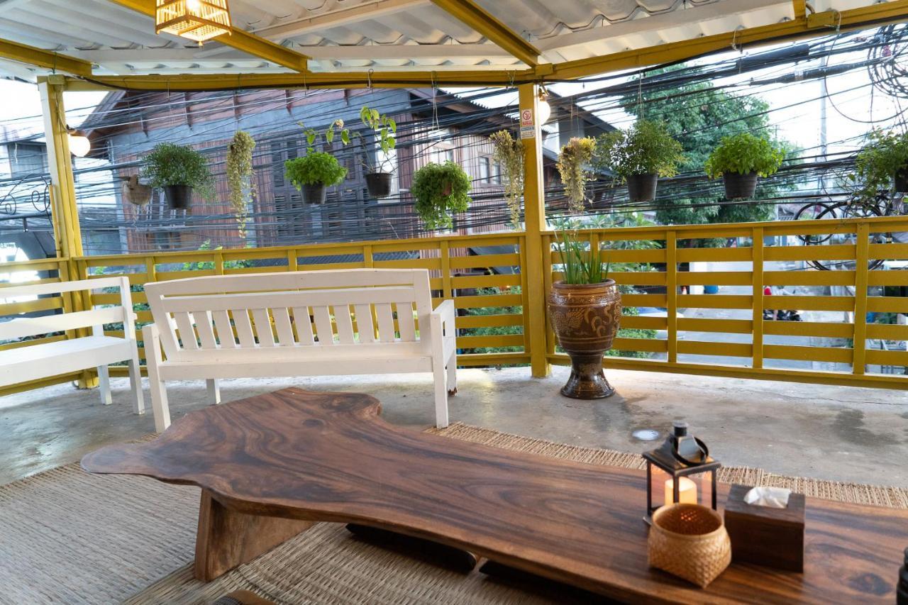 Past Tense Hostel Чиангмай Экстерьер фото