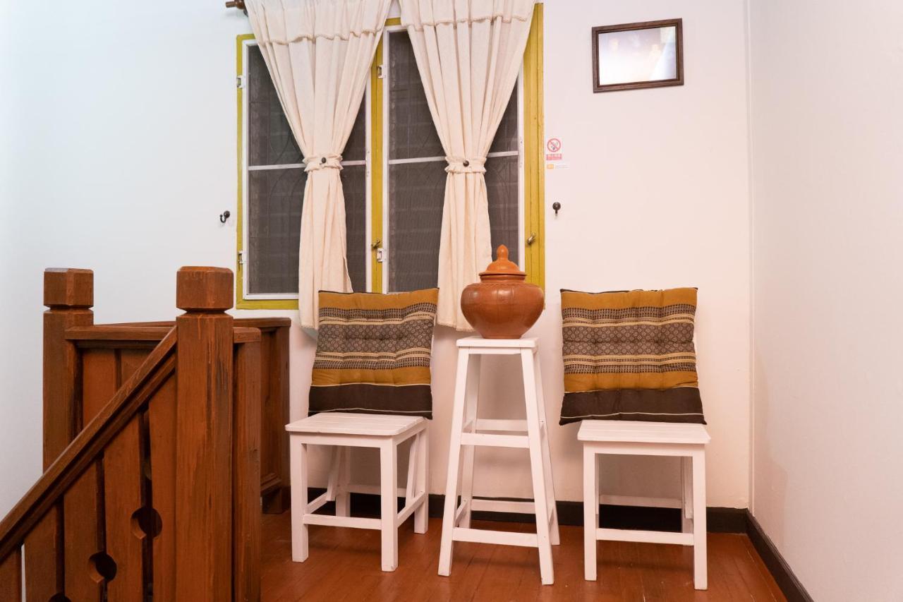 Past Tense Hostel Чиангмай Экстерьер фото