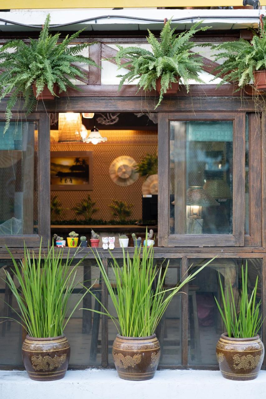 Past Tense Hostel Чиангмай Экстерьер фото