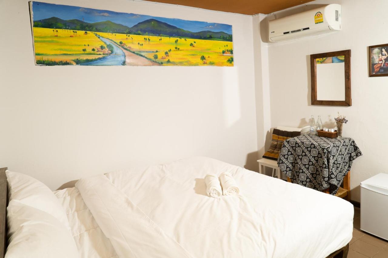 Past Tense Hostel Чиангмай Экстерьер фото