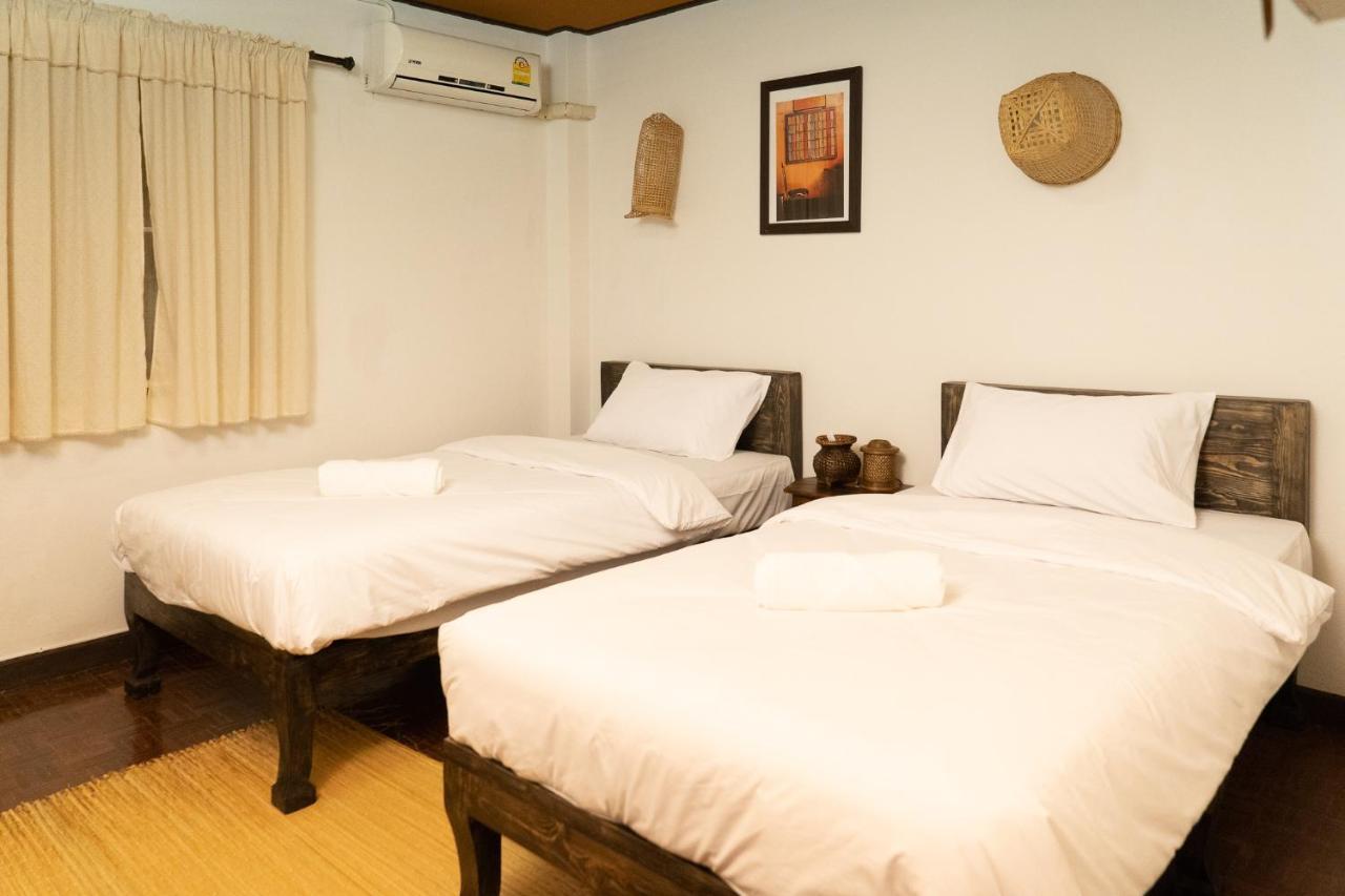 Past Tense Hostel Чиангмай Экстерьер фото